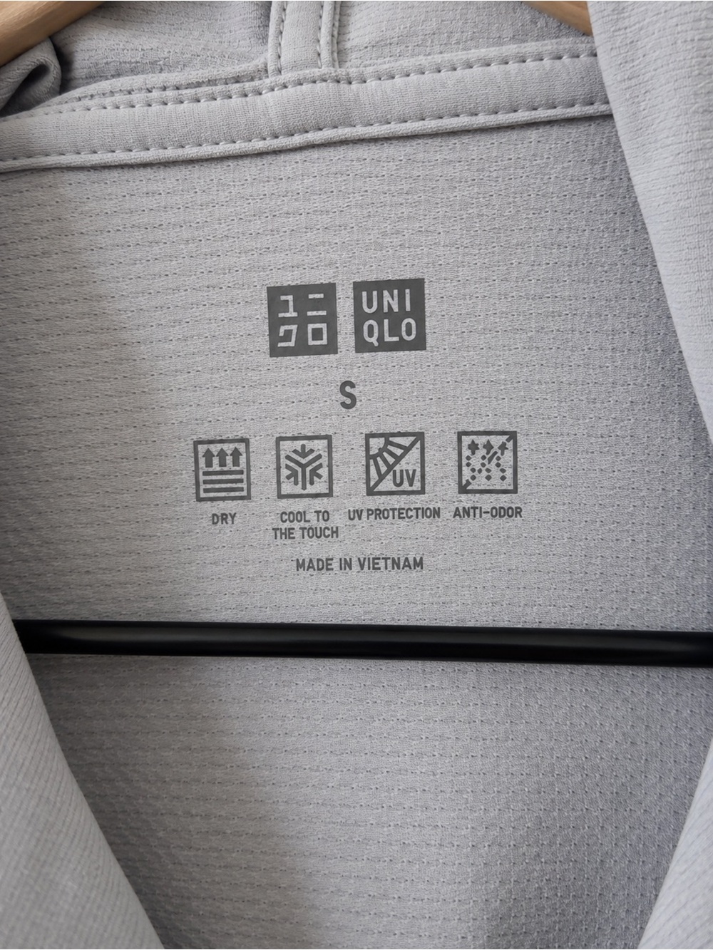UNIQLO Gray/Purple AIRism UV Protection Full Zip Hoodie - Picture 4 of 5